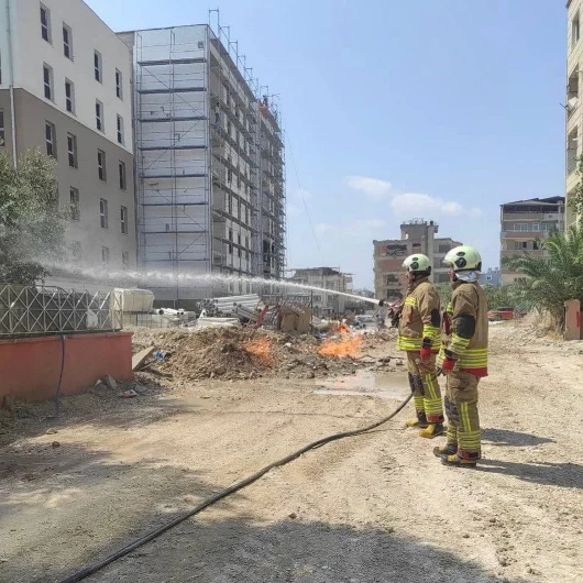 Doğalgaz borusunda yaşanan sızıntı, Hatay'da paniğe neden oldu fakat itfaiye
