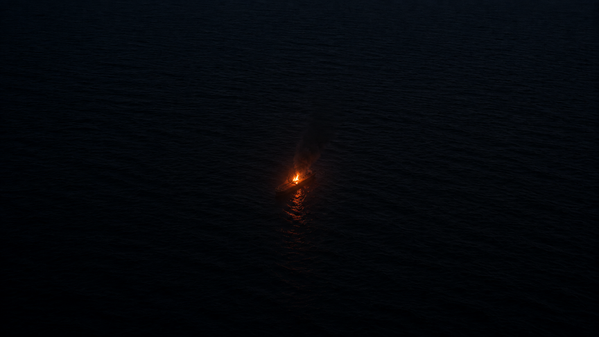 Hürmüz Boğazı'nda bir tanker, bilinmeyen bir mühimmat tarafından vuruldu. Yangın