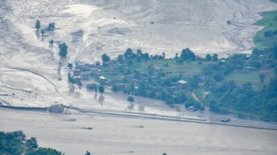Bilim insanları, Nepal'deki sel felaketinin iklim değişikliğiyle bağlantılı olabileceğini belirtiyor.
