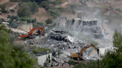 İsrail ordusu, Batı Şeria'da Filistinlilere ait evleri yıkarak gözaltılar gerçekleştirdi.