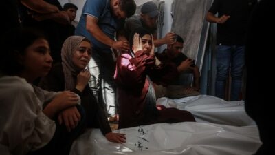 İsrail ordusunun Gazze Şeridi'nde gerçekleştirdiği saldırılarda, ateşkese rağmen 2'si çocuk