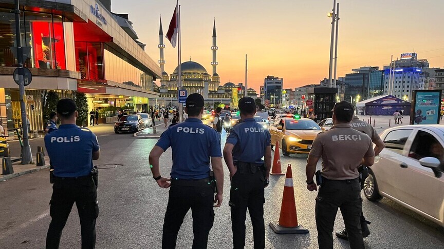 Huzur İstanbul uygulaması, şehrin güvenliğini sağlamak amacıyla gerçekleştirildi ve 726