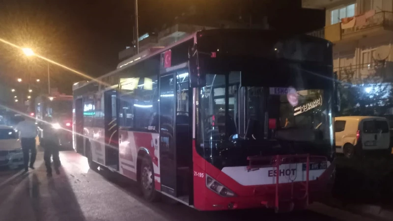 İzmir'de seyir halindeki ESHOT otobüsünde çıkan yangın panik yarattı. Yolcular,