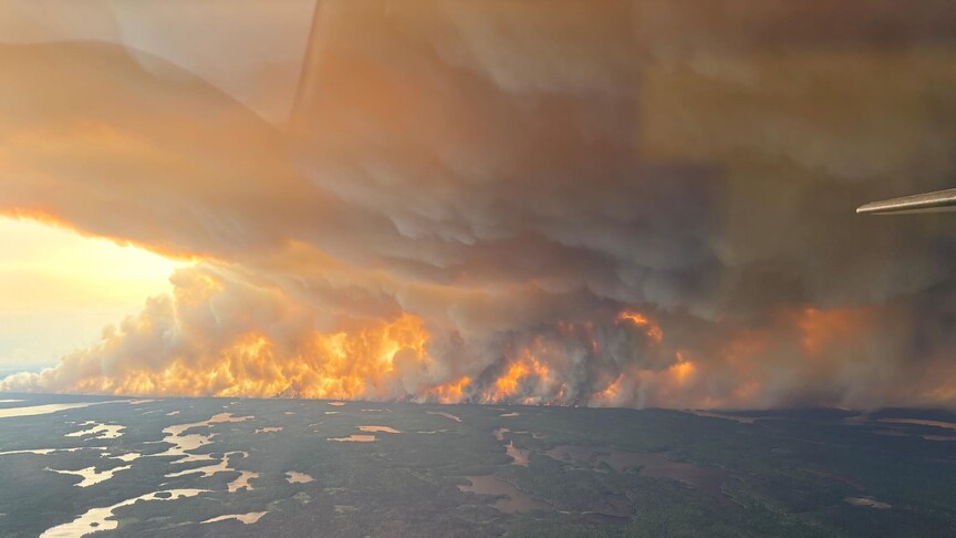 British Columbia'da süregelen orman yangınları, bölgedeki 20 bine yakın kişinin