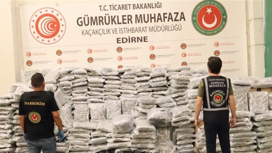 Kapıkule Gümrük Kapısı'nda yapılan x-ray taraması sonucu 810 kilogram esrar