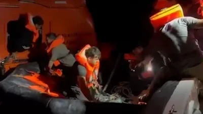 Karadeniz'de su alan ticari gemiden 13 denizci yapılan başarılı tahliye