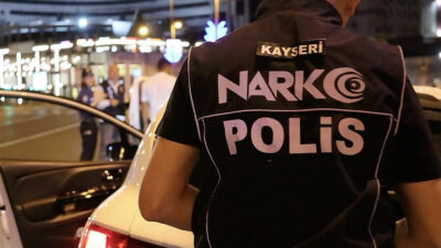 Kayseri'de düzenlenen büyük asayiş operasyonunda 104 zanlı yakalandı. Bu operasyon,