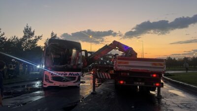 Kayseri'de yolcu otobüsü ile yakıt taşıyan tanker çarpıştı, 35 kişi
