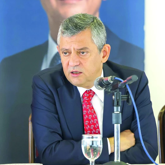 Yeni Parti Genel Başkanı Özgür Özel, hem kendisini hem de