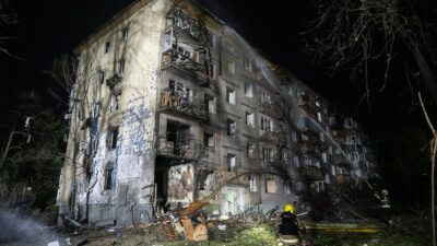 Rusya'nın Kiev'e yönelik gerçekleştirdiği hava saldırısında, hayatını kaybedenlerin sayısı 9'a