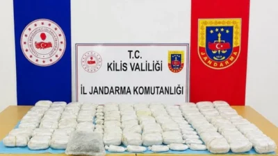 Kilis'te düzenlenen operasyonda 90 kilo 500 gram sentetik uyuşturucu yakalanırken,