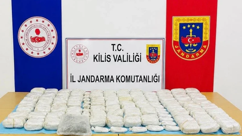 Kilis'te düzenlenen operasyonda 90 kilo 500 gram sentetik uyuşturucu yakalanırken,