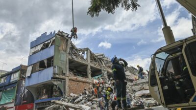 Kolombiya'da 7,4 büyüklüğündeki depremin neden olduğu maddi hasarın 9,5 milyar
