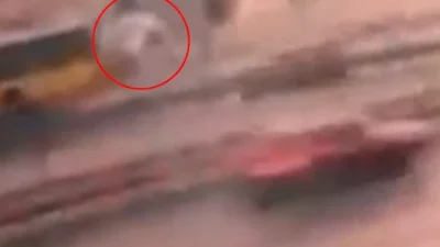 Küçükçekmece'de meydana gelen trafik kazasında bir otomobil, İETT otobüsüne çarparak