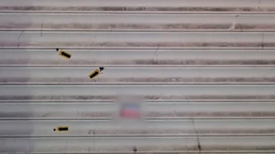 Küçükçekmece'de bir kuyumcuya yönelik silahlı saldırı gerçekleştirildi. Olayla ilgili şüpheli,