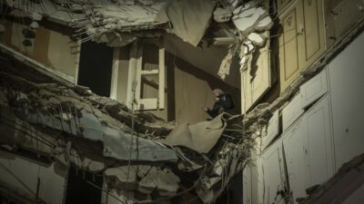 İsrail ordusunun Lübnan'a yönelik hava saldırıları sürerken, birçok yerleşim yeri