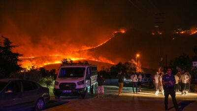 Mamak'ta ağaçlık alanda çıkan yangın için itfaiye ekipleri seferber oldu.