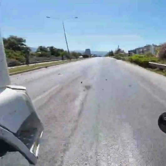 Manisa'nın Ahmetli ilçesinde meydana gelen kazada kamyon, sepetli motosiklete çarparak