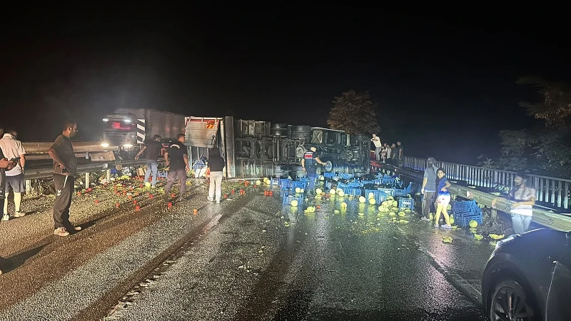 Manisa'nın Kula ilçesinde meydana gelen zincirleme kazada 7 kişi yaralandı.