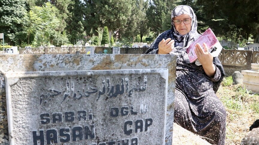 Marmara Depremi'nde oğlu ve gelinini kaybeden Sabriye Çap, acısını 27