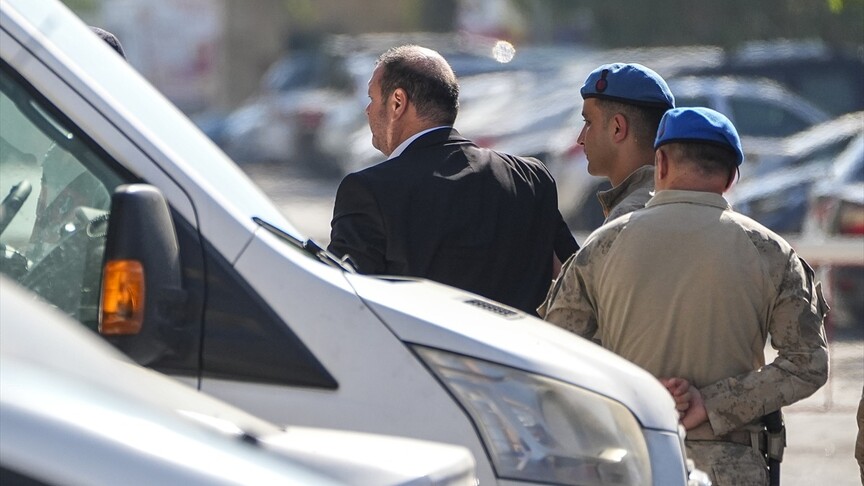 Menderes Belediyesi'nde yürütülen soruşturma kapsamında, Belediye Başkanı İlkay Çiçek'in de