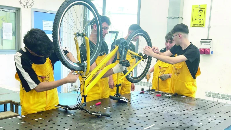 Meslek lisesi öğrencileri, mezun olmadan iş teklifleri alıyor. İstihdam oranları