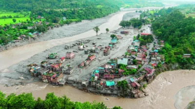 Nepal'de yaşanan heyelan felaketinin kaynağı olarak büyük bir buzul kütlesinin