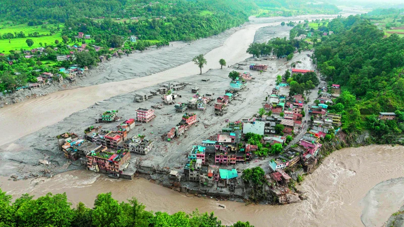 Nepal'de yaşanan heyelan felaketinin kaynağı olarak büyük bir buzul kütlesinin