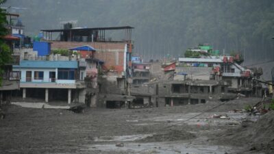 Nepal'deki sel felaketi sonrası can kaybı 162'ye ulaştı. Arama kurtarma