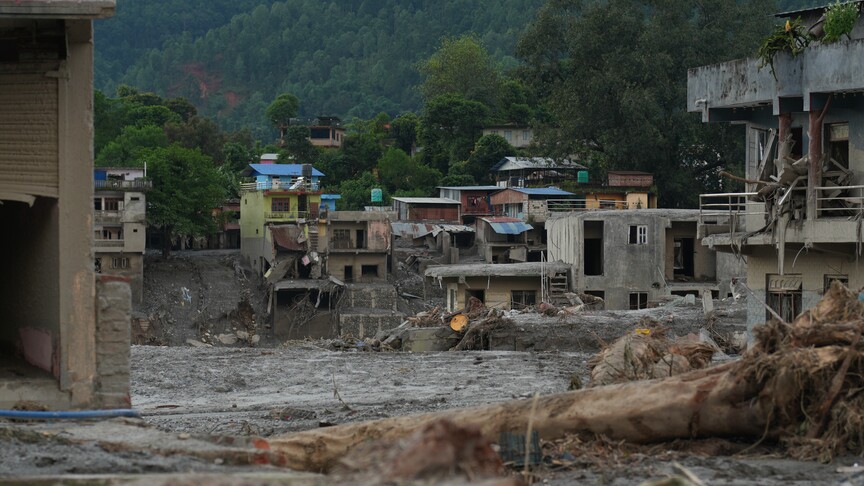 Nepal'de meydana gelen sel felaketi sonrası hayatını kaybedenlerin sayısı 389'a