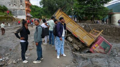 Nepal'de meydana gelen sel felaketinde can kaybı 734'e yükseldi. Yetkililer,