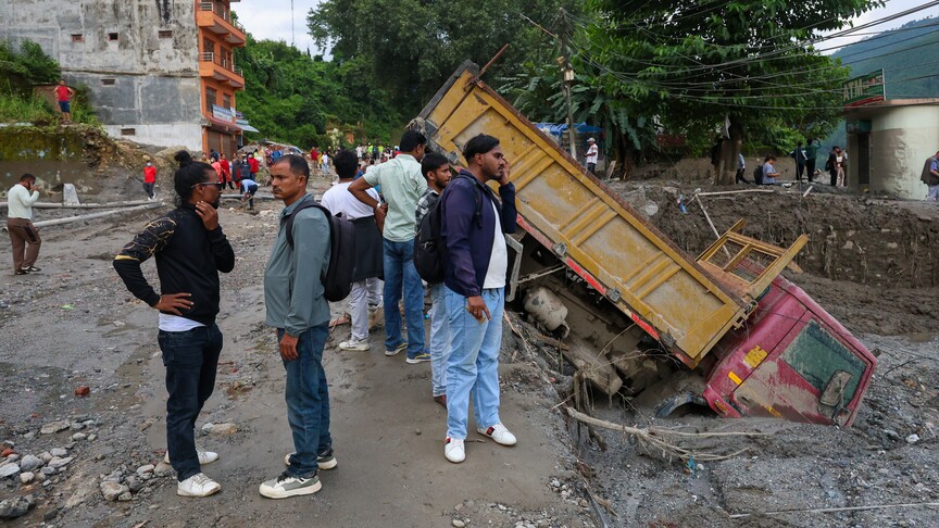 Nepal'de meydana gelen sel felaketinde can kaybı 734'e yükseldi. Yetkililer,
