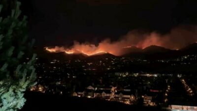 Nevada'daki Hawk Yangını, Reno kentinin kuzeybatısında etkisini artırarak yerleşim alanlarını