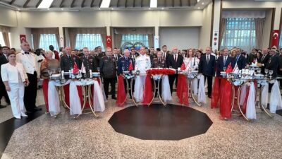 Genelkurmay Başkanı Orgeneral Selçuk Bayraktaroğlu, KKTC'nin önemli bir bayramında toplulukla