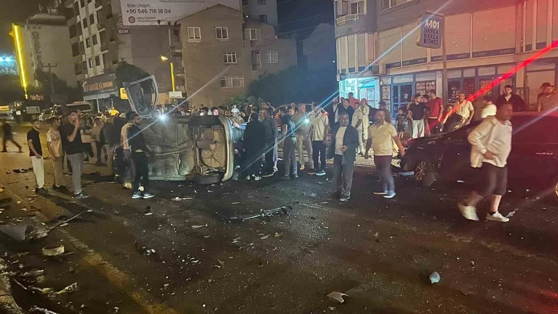 Bursa'nın Orhangazi ilçesinde meydana gelen trafik kazasında 1'i ağır 5