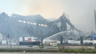 Rusya'daki Ozon lojistik merkezine düzenlenen İHA saldırısı sonucu yangın çıktı.
