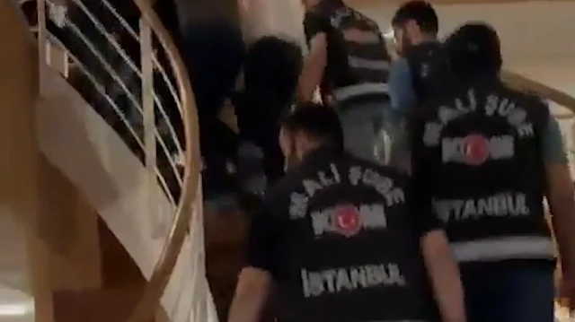 Ümraniye'deki Süleymancıların merkezine düzenlenen operasyonda polis ile cemaat üyeleri arasında
