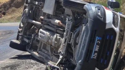 Siirt'te bir hastaya müdahale etmek üzere hareket eden ambulans kaygan