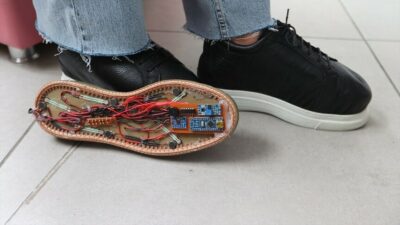 Eflal Keskin, skolyoz tedavisi sürecinde edindiği deneyimle, sensörlü ayakkabı geliştirerek
