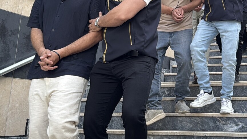 İstanbul'da düzenlenen operasyonla, sahte ekspertiz raporları üzerinden haksız Türk vatandaşlığı