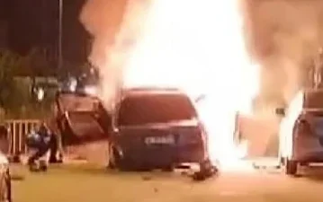 Sultanbeyli'de kontrolden çıkan bir otomobil, park halindeki araçlara çarpması sonucu