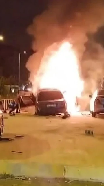 Sultanbeyli'de kontrolden çıkan bir otomobil, park halindeki araçlara çarpması sonucu