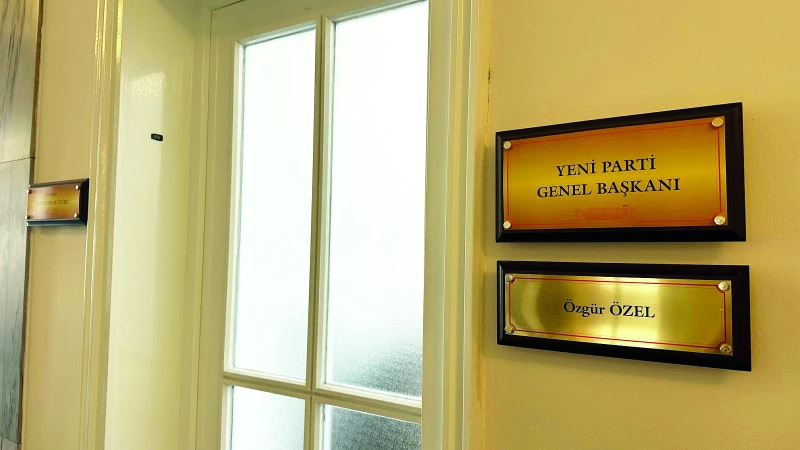 TBMM'de CHP'den ayrılan 91 milletvekili, Yeni Parti'yi kurdu. Yeni düzenle