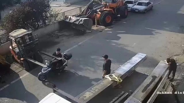 Tekirdağ'da meydana gelen kazada, forklifte çarpan 16 yaşındaki motosiklet sürücüsü