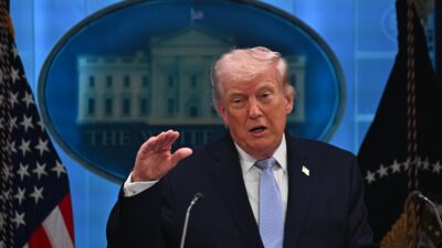 Trump, İran ile müzakerelerde üç yol izlenebileceğini belirterek, ekonomik baskı