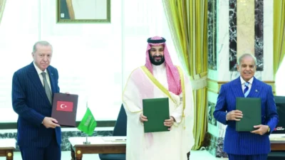 Mekke Anlaşması çerçevesinde Türkiye, Pakistan ve Suudi Arabistan, İstanbul'da ilk