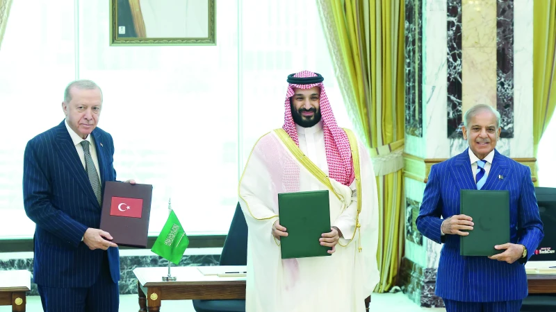 Mekke Anlaşması çerçevesinde Türkiye, Pakistan ve Suudi Arabistan, İstanbul'da ilk
