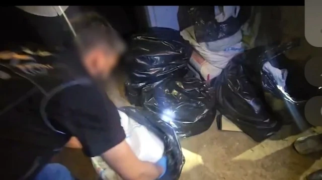 Van'da düzenlenen operasyonda 48 kilo 120 gram esrar ele geçirildi,