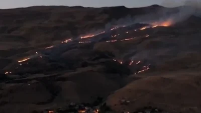 Van'da çıkan örtü yangını, mahalle sakinlerini panikletirken, itfaiye ekipleri de