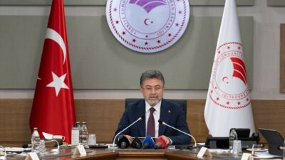 Van Gölü çevresinde yapılan yeni yatırımlarla ekoturizm potansiyeli artırılacak. Bakan